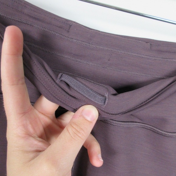 Lululemon Invigorate High-Rise Tight 25" Size 8 Women Black Currant Everlux 250 - Picture 6 of 14